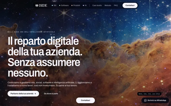 La pagina iniziale di iside.solutions sul computer: il titolo «Il reparto digitale della tua azienda. Senza assumere nessuno.» su un cielo stellato