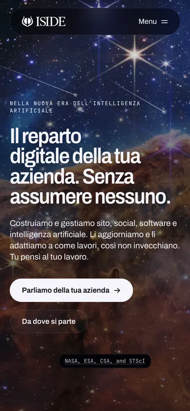 iside.solutions sul telefono: il titolo sul cielo stellato e il pulsante per parlare della propria azienda